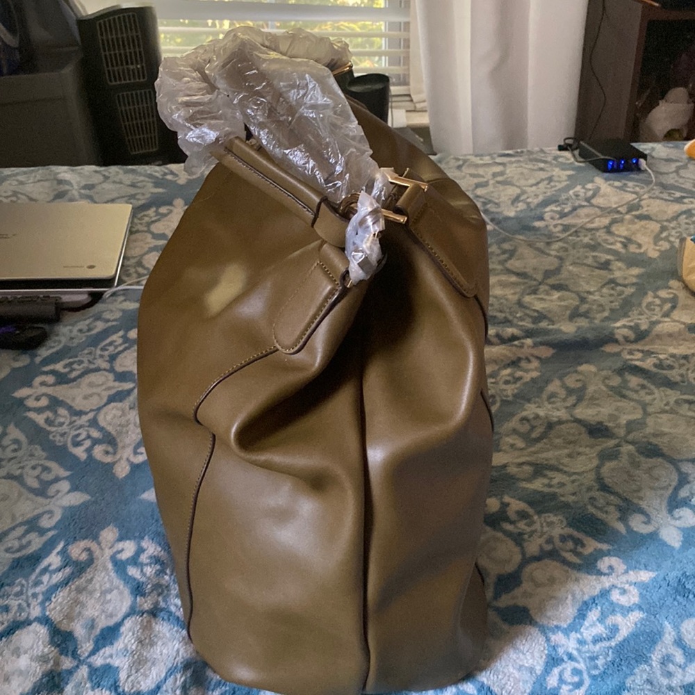 Olive green large Hobo G.I.L.I. tote. New,  bag included.